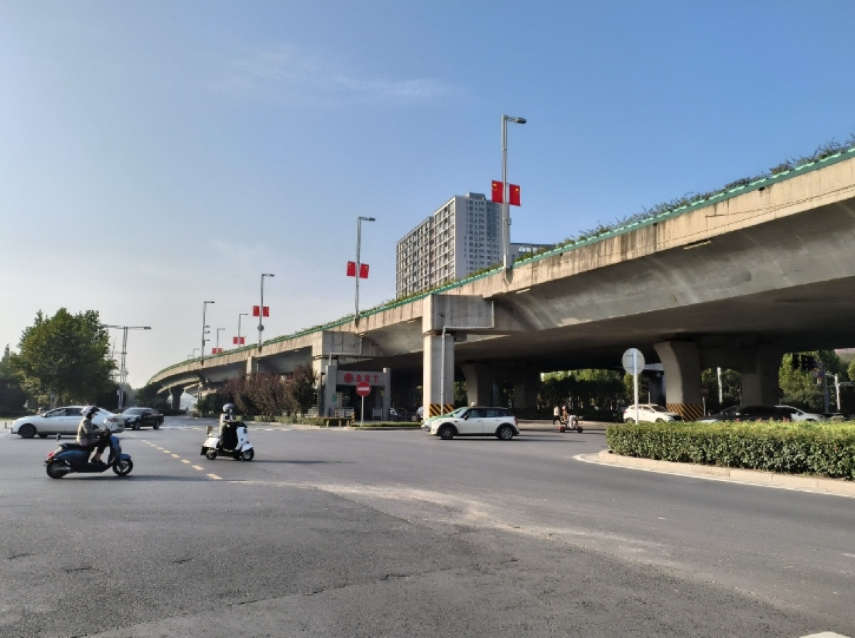 郑州高架桥旁噪音大想加装隔音墙该咋办？