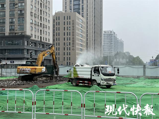 围挡变身隔音墙、“细节控”式降尘……南京鼓楼开启“环境友好型”施工新方式(图2)