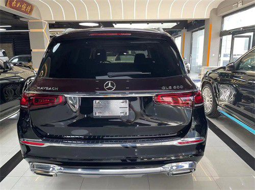 迈巴赫GLS600奢华越野实力挑战库里南(图10)