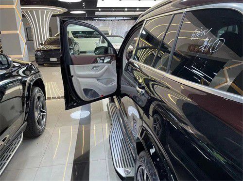 迈巴赫GLS600奢华越野实力挑战库里南(图8)