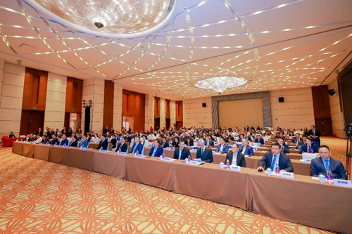 出席“第二届320国际幸福日美好家居节启动大会”暨佛山系统门窗行业调研