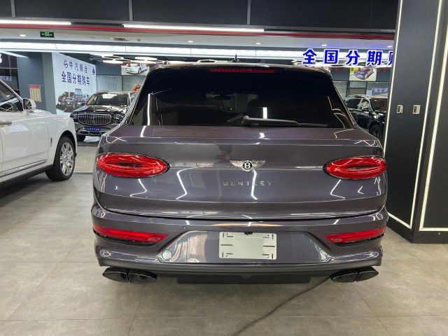 深李紫宾利添越首发限量版高配版正规版报价(图4)