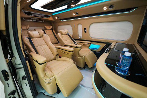 2025款丰田海狮6座带卫生间的床车(图8)