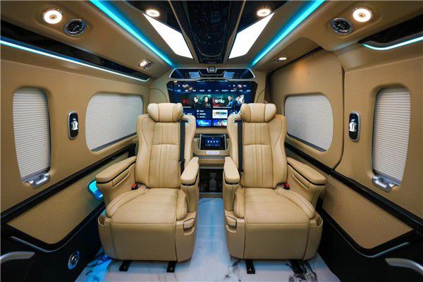 2025款丰田海狮6座带卫生间的床车(图9)