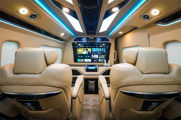 2025款丰田海狮6座带卫生间的床车(图7)