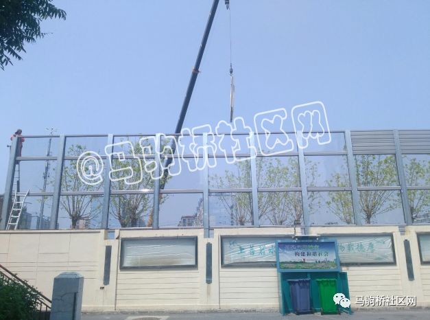 盼了多年的隔音墙终于装上了！马驹桥这个小区的居民可以睡个安稳觉了