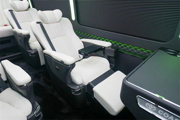 丰田考斯特2024款考斯特8座带床68万(图6)