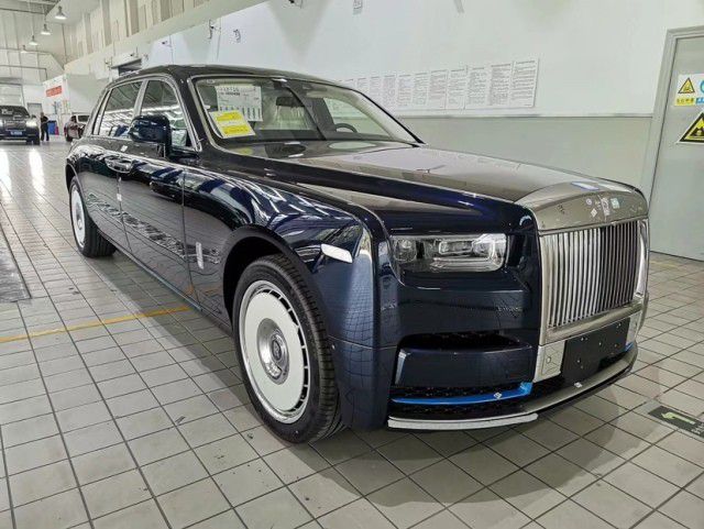 新款劳斯莱斯幻影加长版港口现车(图4)