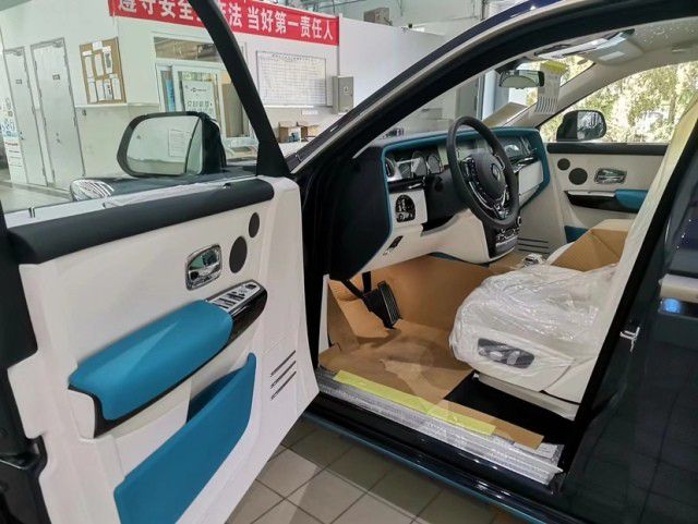 24新款劳斯莱斯幻影加长版深宝石蓝外漆(图2)