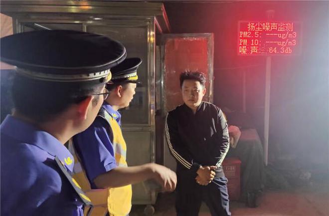 护航中高考青岛城管搭建噪声“隔音屏”为考生送安静(图6)
