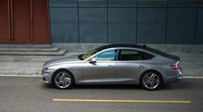 试完这车感觉像吃了顶级韩牛(图2)