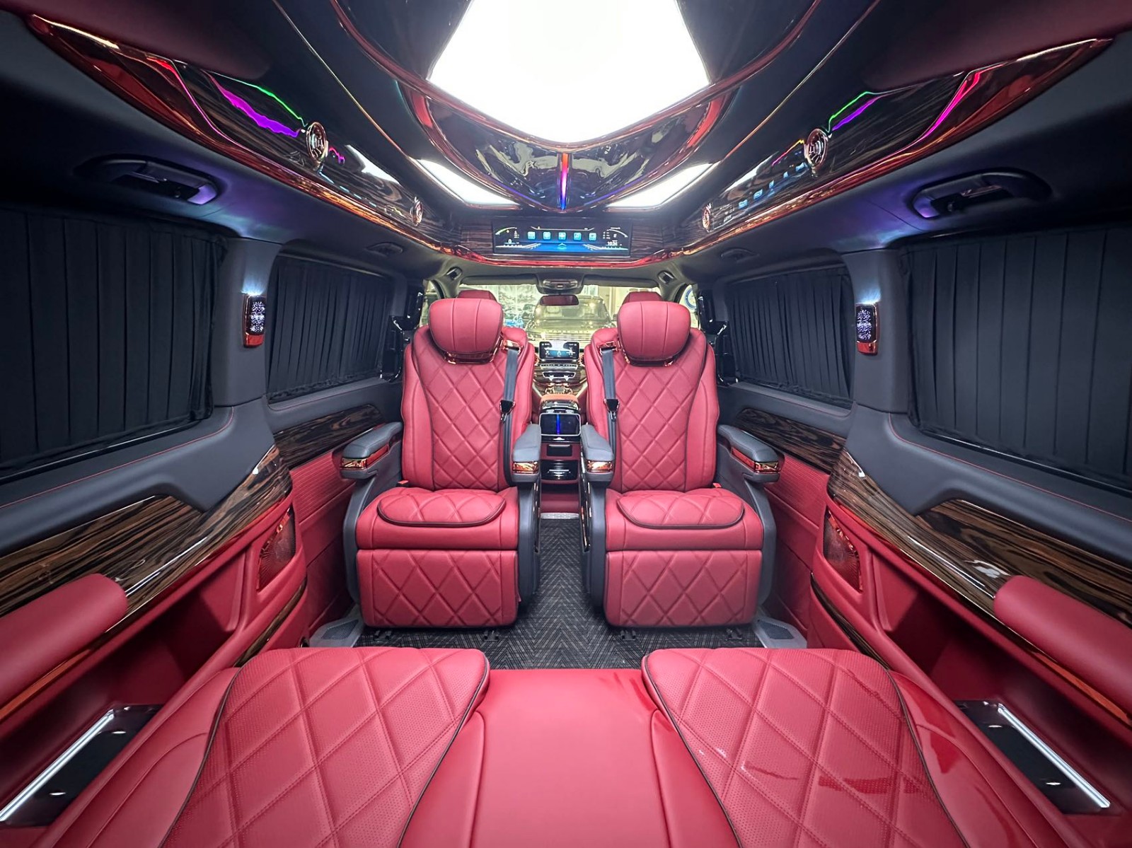 奔驰V260L限量版定制商务車移动的宫殿你喜欢吗？(图4)
