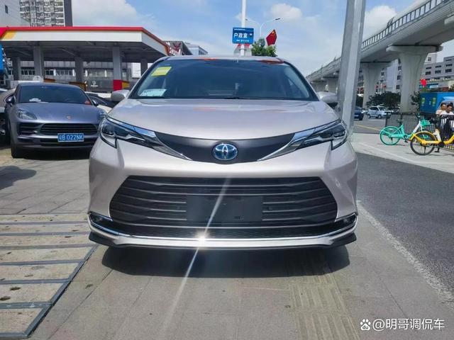 别看新能源车闹得欢MPV市场依然是燃油的天下丰田塞纳很抢眼(图5)