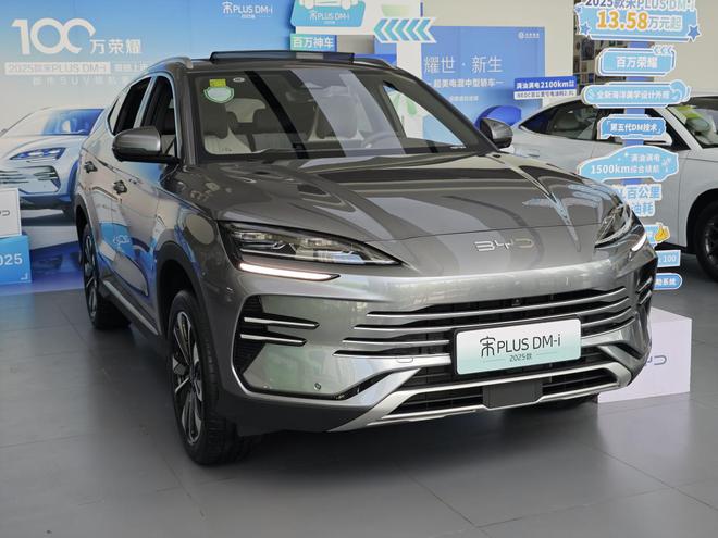续航1500km、油耗3字头比亚迪新款宋PLUSDM-i到店实拍