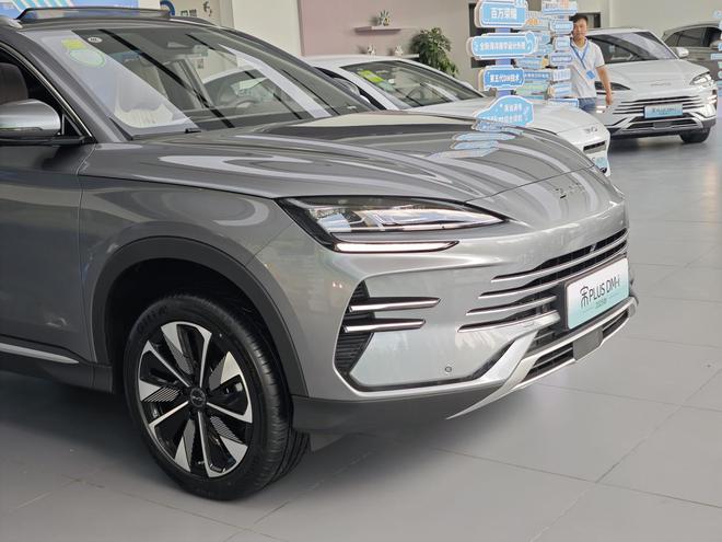 续航1500km、油耗3字头比亚迪新款宋PLUSDM-i到店实拍(图2)