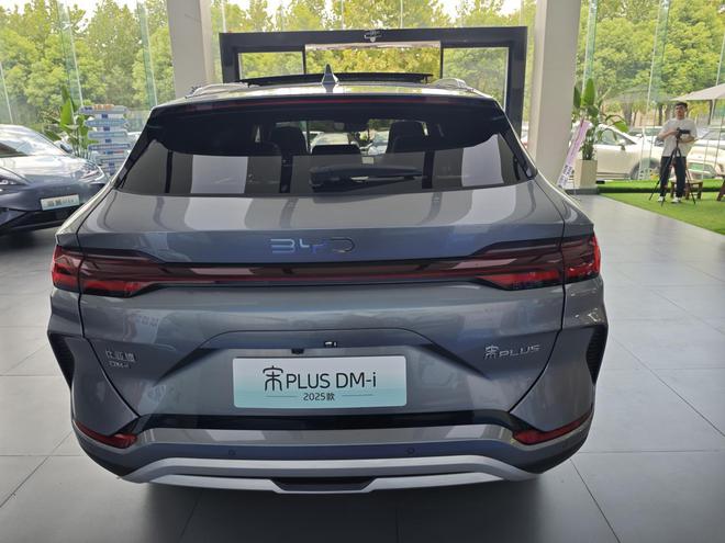 续航1500km、油耗3字头比亚迪新款宋PLUSDM-i到店实拍(图5)
