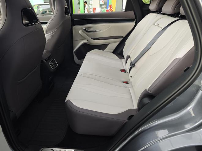 续航1500km、油耗3字头比亚迪新款宋PLUSDM-i到店实拍(图9)