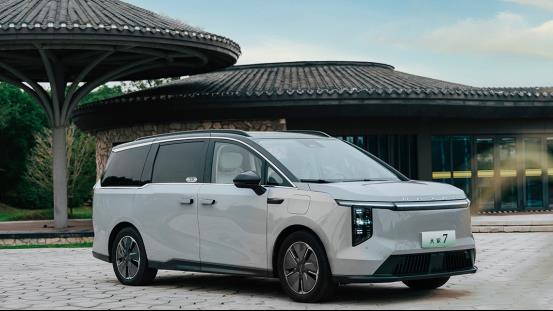 第一次买车适合买什么车与上汽大通MAXUS共度美好出行时光