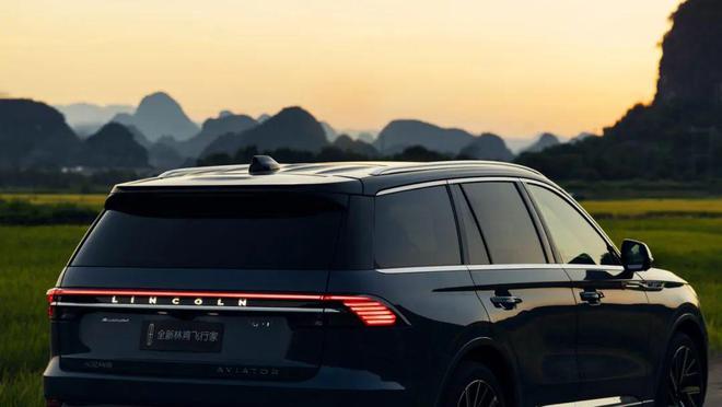 “陆上专机”飞上云端全新林肯飞行家以“大器、惬意、静谧、刚劲、守护”尽显优雅从容(图3)