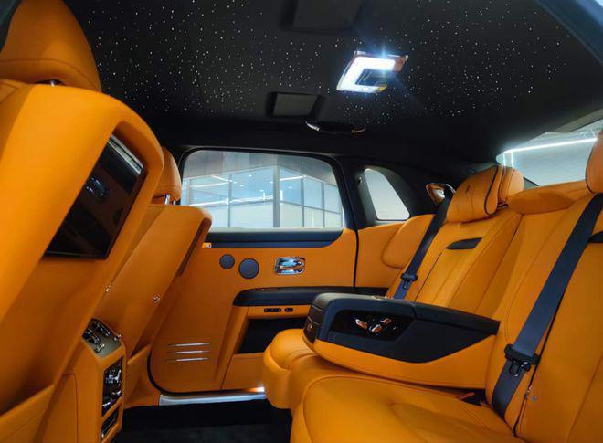 劳斯莱斯古思特白橘加长版特价出售458万(图6)