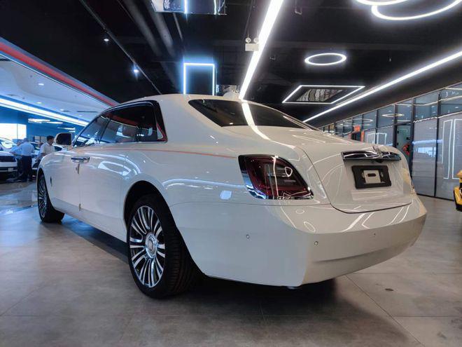 劳斯莱斯古思特白橘加长版特价出售458万(图7)