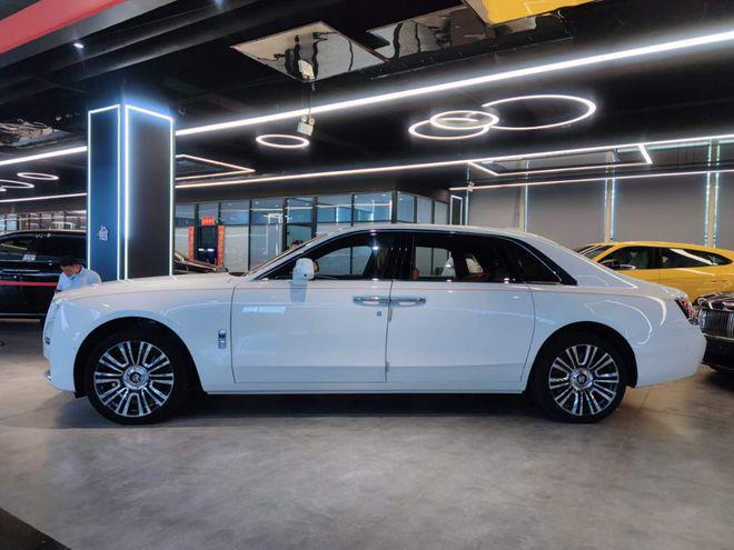 劳斯莱斯古思特白橘加长版特价出售458万(图2)