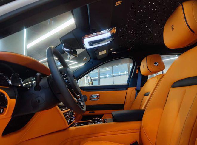 劳斯莱斯古思特白橘加长版特价出售458万(图3)