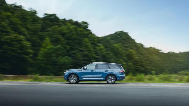 在山水画卷中翱翔——全新林肯飞行家(图3)