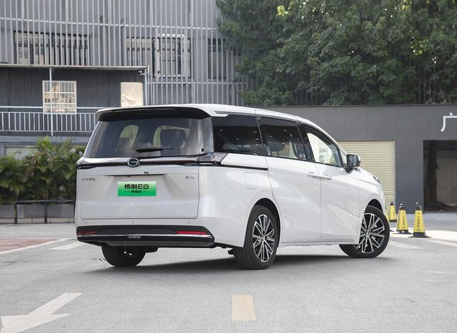 座椅2+2+3布局20L油电混动1668万元起家用可以看这款MPV(图3)