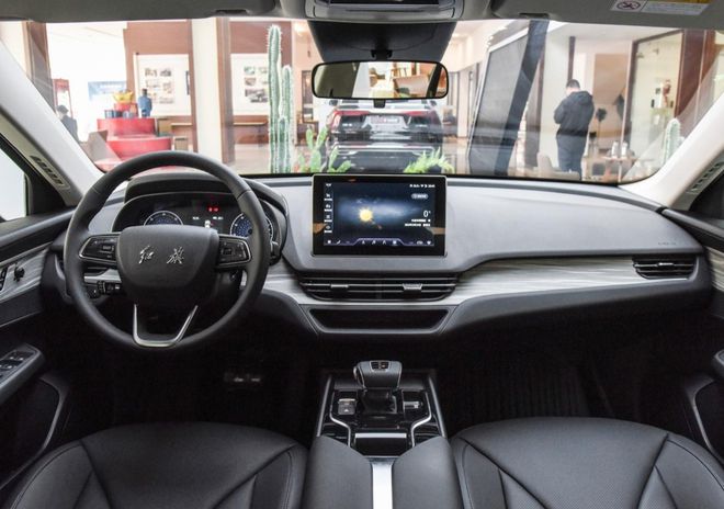 B级车才卖125万续航620公里隔音如深海静音(图5)