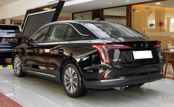 B级车才卖125万续航620公里隔音如深海静音(图4)