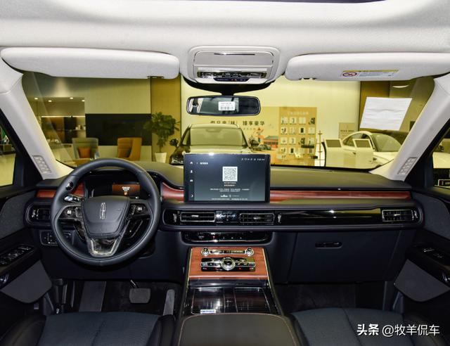 24款林肯飞行家实拍！前脸变化明显！动力有所升级！内饰更加豪华(图2)