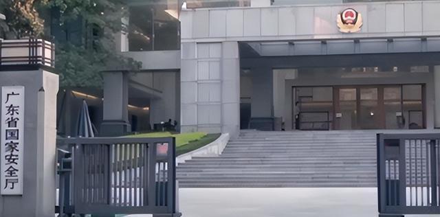 地下印钞厂覆灭记：车间被隔音改造500名警察出动缴获4亿假币(图11)