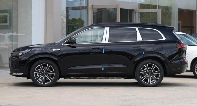 领克09五座版终于来了!限时价2128万、配四驱这回销量要涨?(图11)