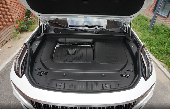 领克09五座版终于来了!限时价2128万、配四驱这回销量要涨?(图18)