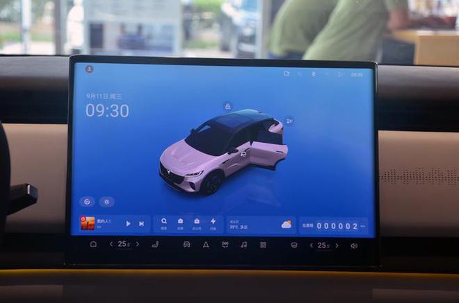 岚图知音亮相苏州车展全新岚图梦想家上市发布(图3)