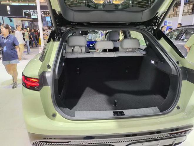 岚图知音亮相苏州车展全新岚图梦想家上市发布(图6)