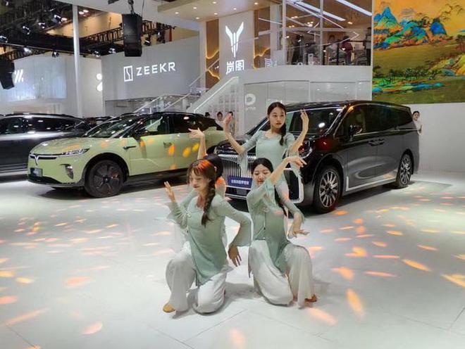 岚图知音亮相苏州车展全新岚图梦想家上市发布(图7)