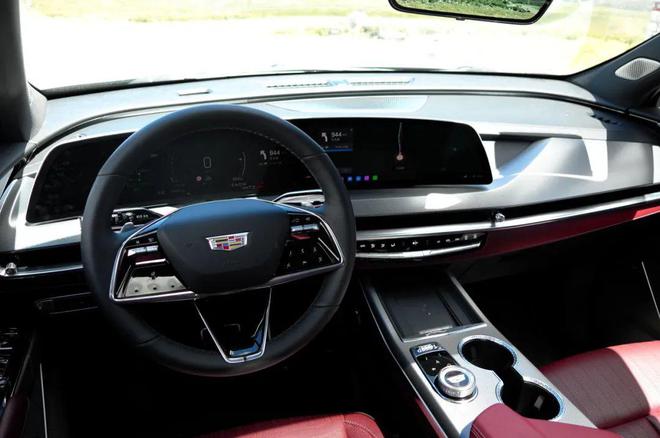 首试凯迪拉克全新XT5：平顺超预期、舒适下限高2799万买大满配真赚了(图4)