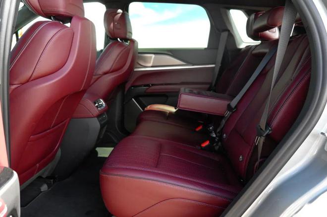 首试凯迪拉克全新XT5：平顺超预期、舒适下限高2799万买大满配真赚了(图5)