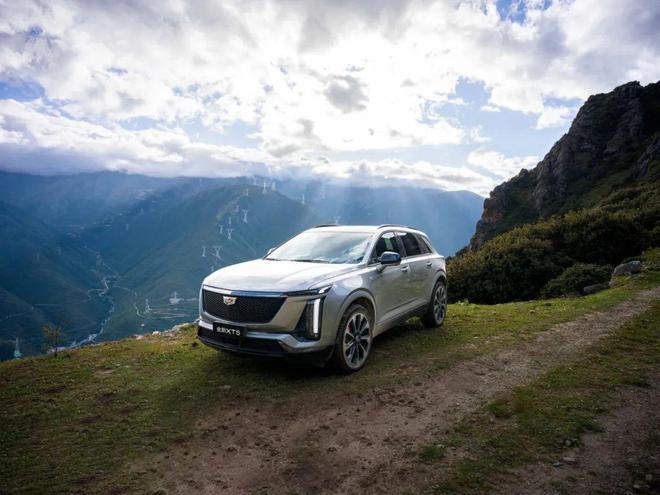 首试凯迪拉克全新XT5：平顺超预期、舒适下限高2799万买大满配真赚了