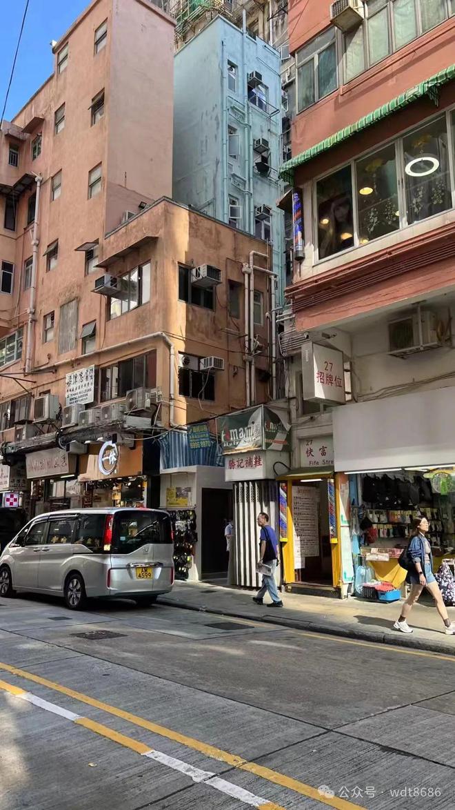 并非迷信：床靠两面墙家人病怏怏啥意思床不宜这两面墙吗？(图3)