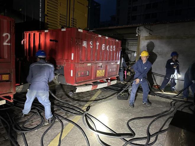 直击灾区抢修复电一线：通宵奋战守护光明（组图）(图5)