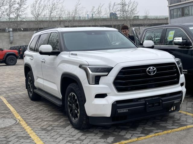 人在天涯四驱混动23新款丰田红杉火爆上市(图9)