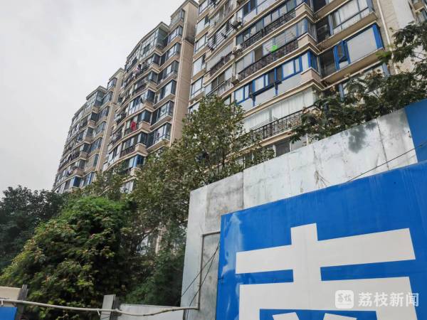 围挡“变身”隔音墙家门口的工地按下“静音键”