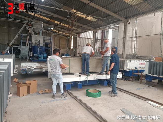 围墙板设备生产线(图2)