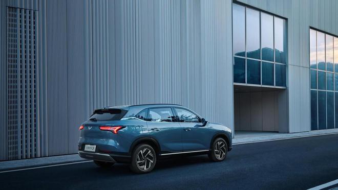 只要998万插混大空间SUV带回家五菱星光S硬扛10万级新能源市场(图6)