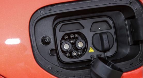 优惠一万元深蓝S07标配快充电池高配版更有华为智驾加持(图2)