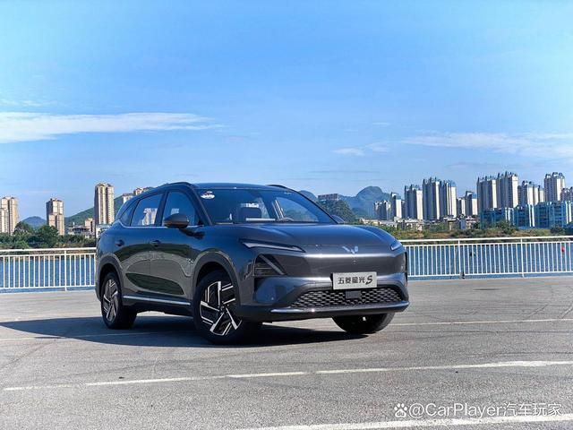 人民需要经济大空间的SUV于是有了五菱星光S