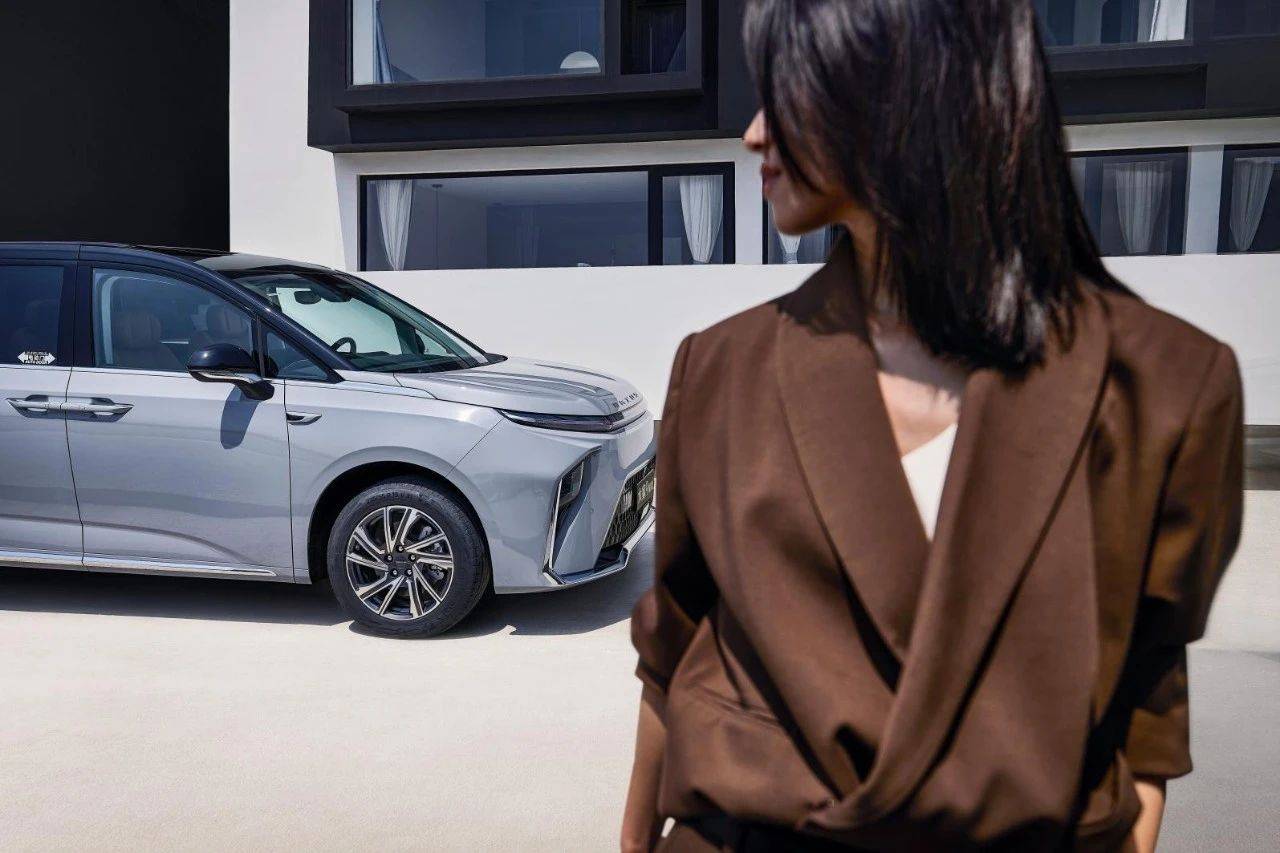 大家9超混VS腾势D9DM-i：谁能让你在30万预算内开上豪华MPV？(图11)